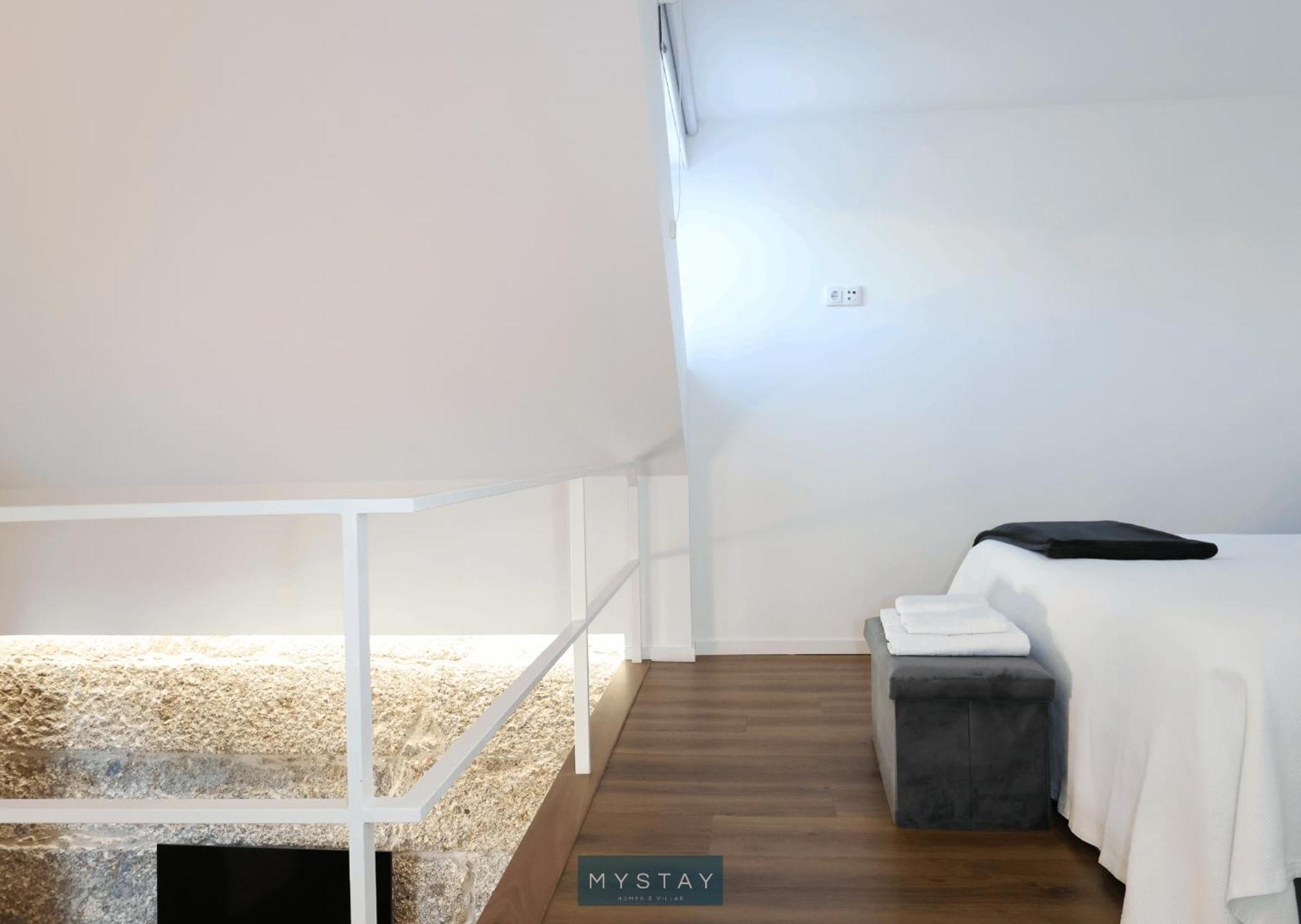 Mystay - D Maria Apartments Вила-Нова-ди-Фамаликан Экстерьер фото
