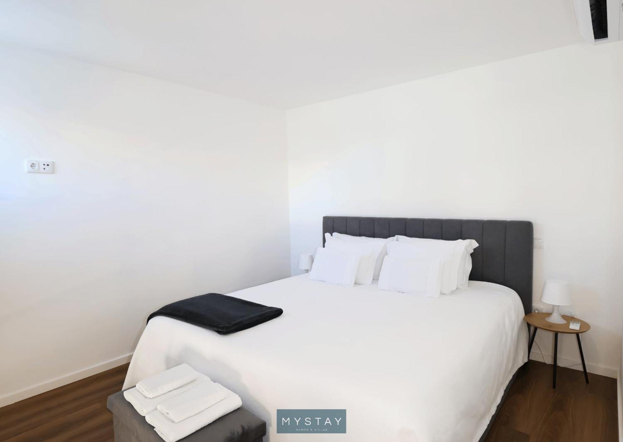 Mystay - D Maria Apartments Вила-Нова-ди-Фамаликан Экстерьер фото